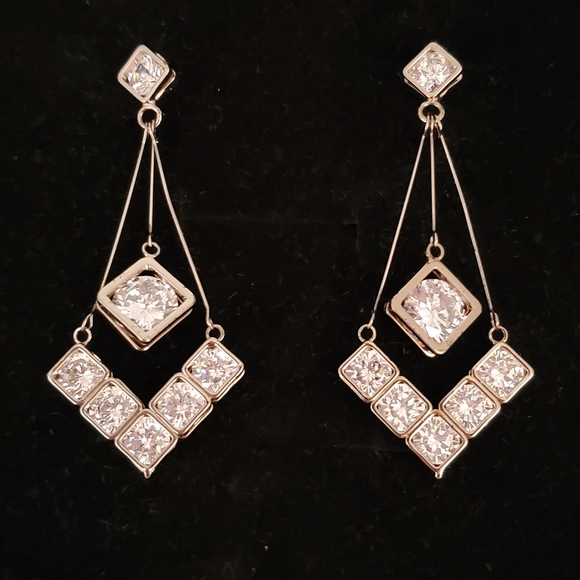 Jewelry - E-21 Chandelier Bling Pendulum Dangle Earrings